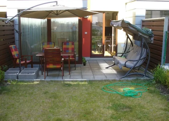 Garden With Garage In アパート