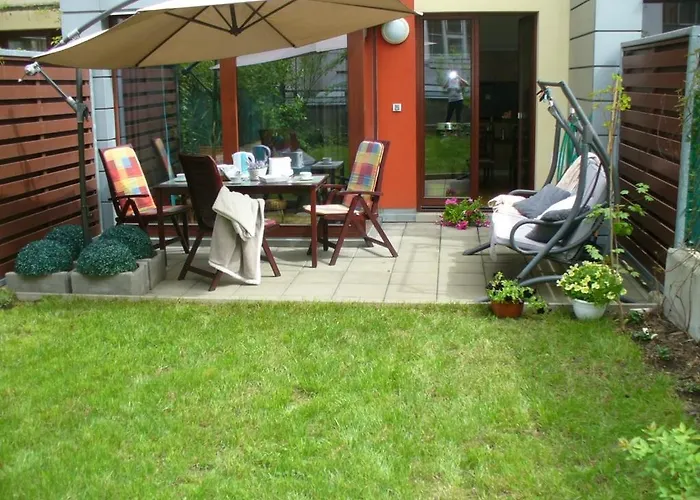 Garden With Garage In *